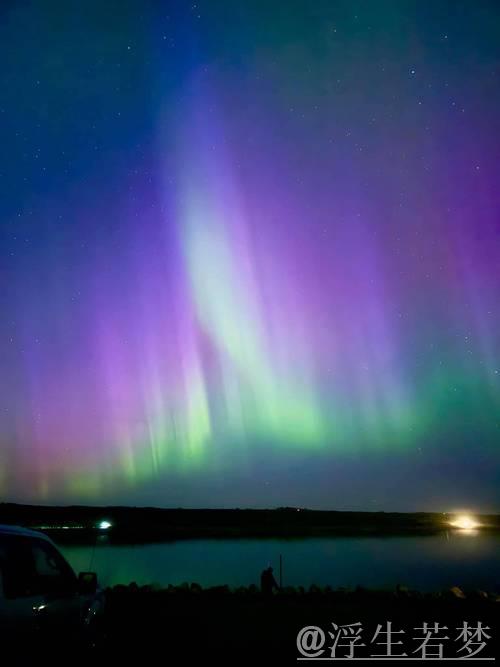 极光上线大哭表情并配文:最期待的一集 极光上线大哭表情并配文:最期待的一集